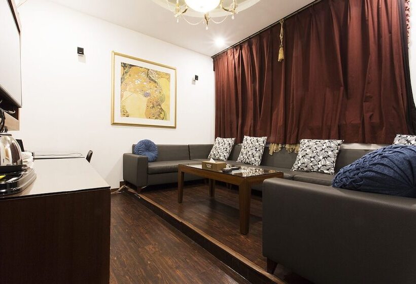 סוויטה, Carlton