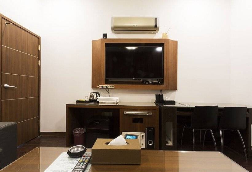 סוויטה, Carlton