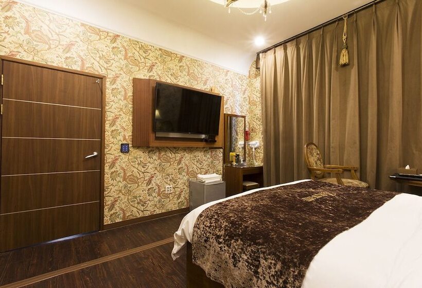 סוויטה, Carlton