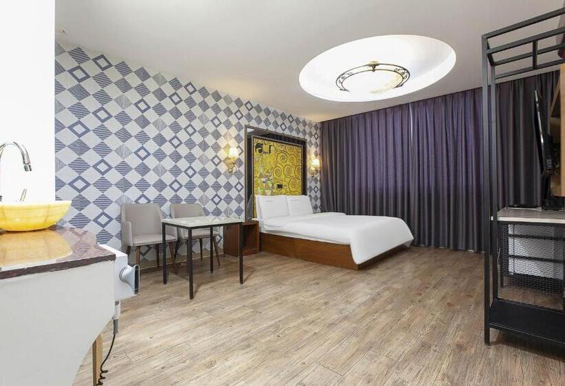 חדר דלוקס, Carlton