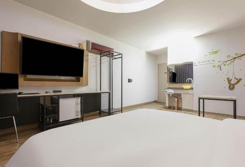 חדר דלוקס, Carlton