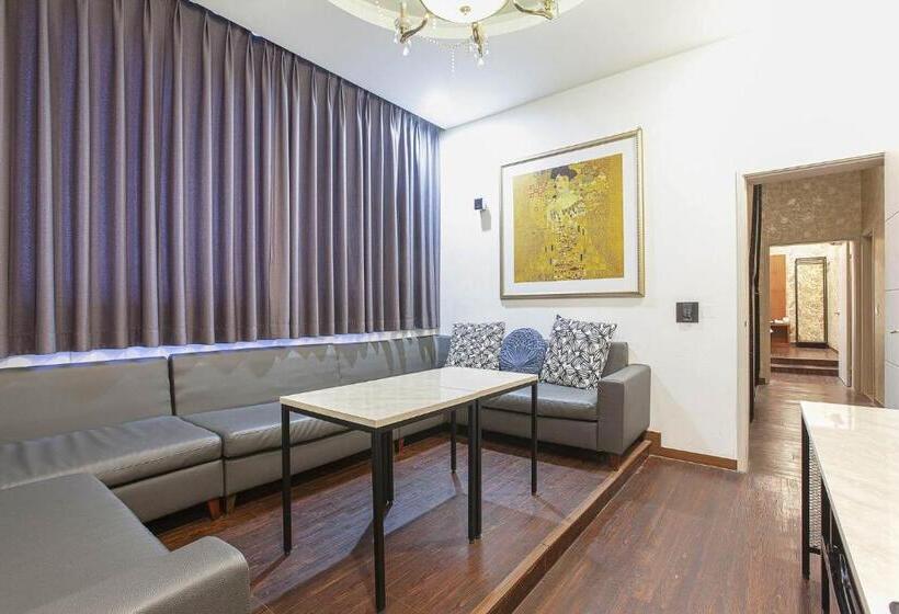 סוויטה דלוקס, Carlton