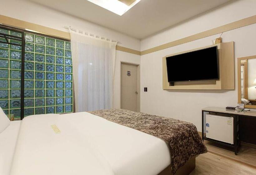 סוויטה, Carlton