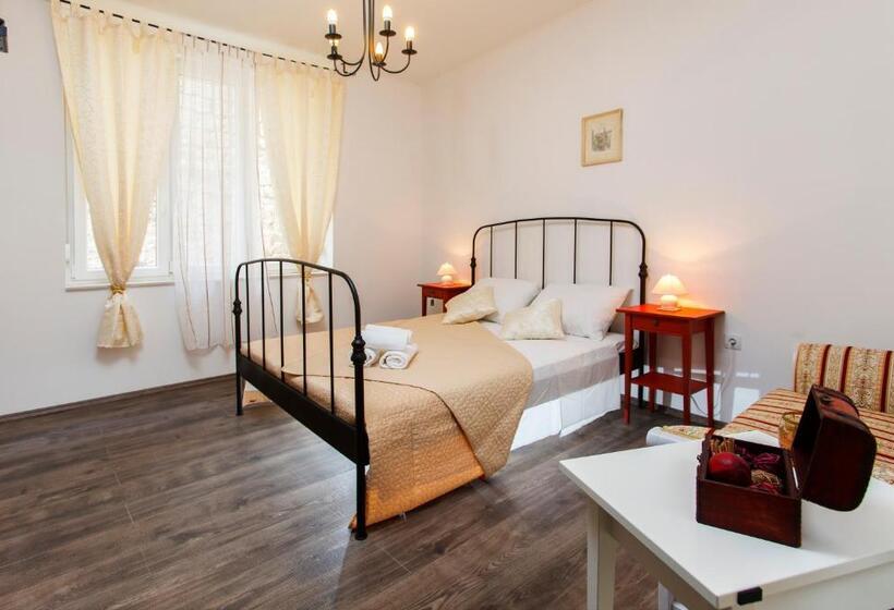 Quarto Estandar, Prior Suites Split