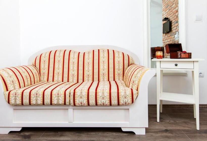 Quarto Estandar, Prior Suites Split