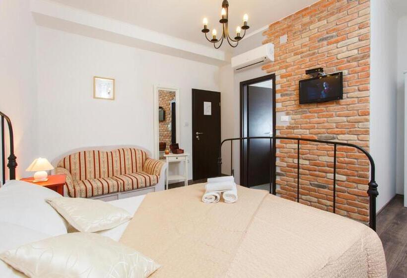 Quarto Estandar, Prior Suites Split