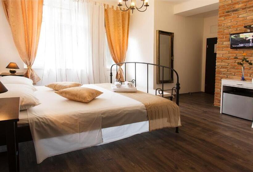 Quarto Deluxe com Sacada, Prior Suites Split