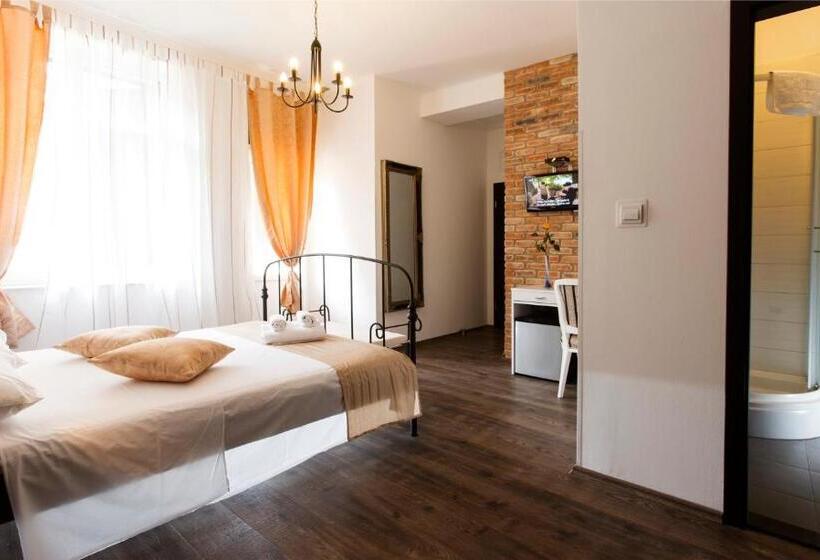 Quarto Deluxe com Sacada, Prior Suites Split
