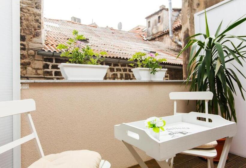 Quarto Estandar com Sacada, Prior Suites Split