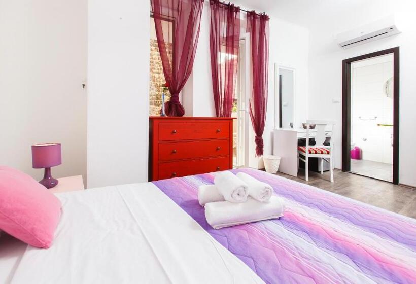 Quarto Estandar com Sacada, Prior Suites Split