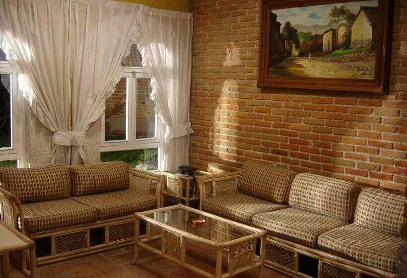 ‫فيلا 3 غرف نوم مطلة على الحديقة, Villa Monarca Inn