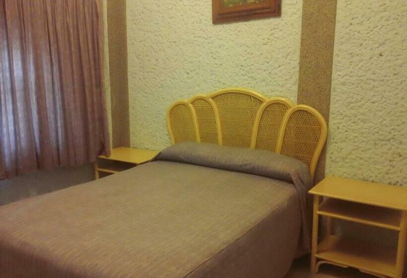 ‫فيلا 3 غرف نوم مطلة على الحديقة, Villa Monarca Inn