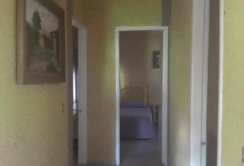 ガーデンビューの３ベッドルームビラ, Villa Monarca Inn