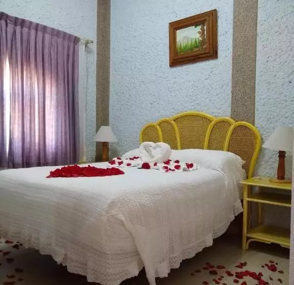 ガーデンビューの３ベッドルームビラ, Villa Monarca Inn