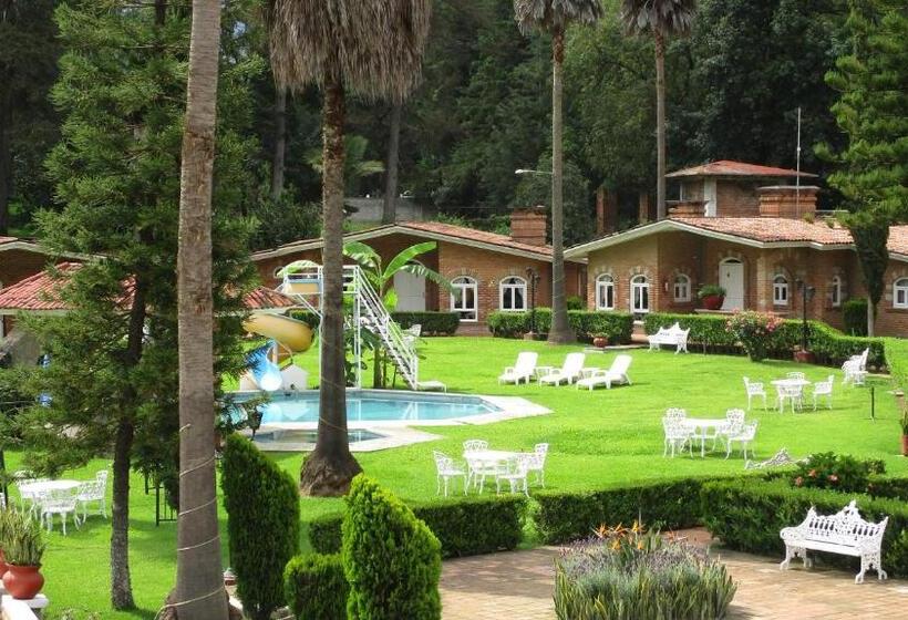 ガーデンビューの３ベッドルームビラ, Villa Monarca Inn