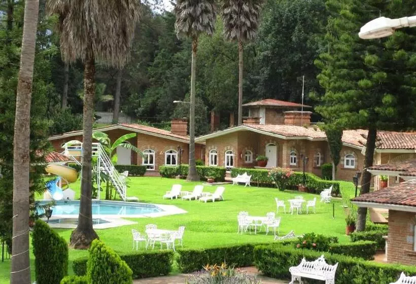 ガーデンビューの３ベッドルームビラ, Villa Monarca Inn