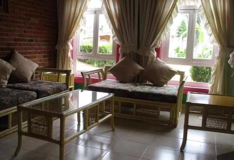 ガーデンビューの３ベッドルームビラ, Villa Monarca Inn