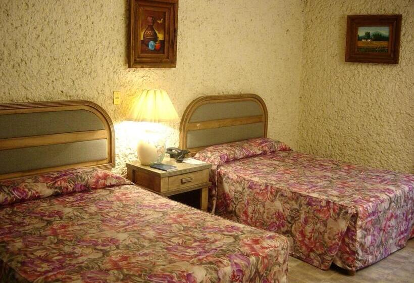 غرفه قياسيه سريرين مزدوجين, Villa Monarca Inn