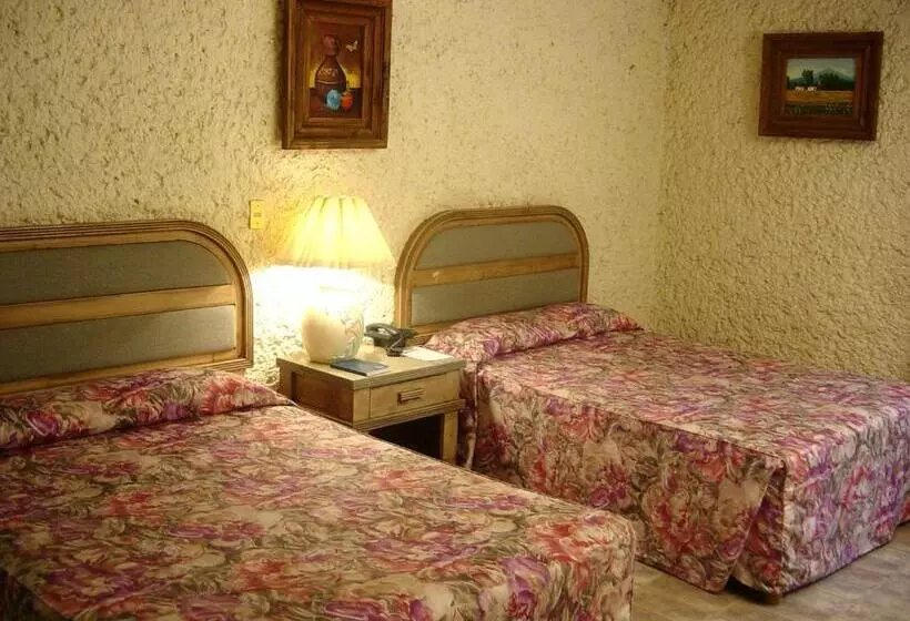 ２ダブルベッドのスタンダードルーム, Villa Monarca Inn