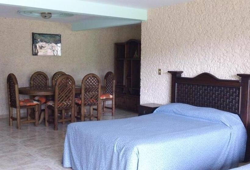 غرفه قياسيه سريرين مزدوجين, Villa Monarca Inn