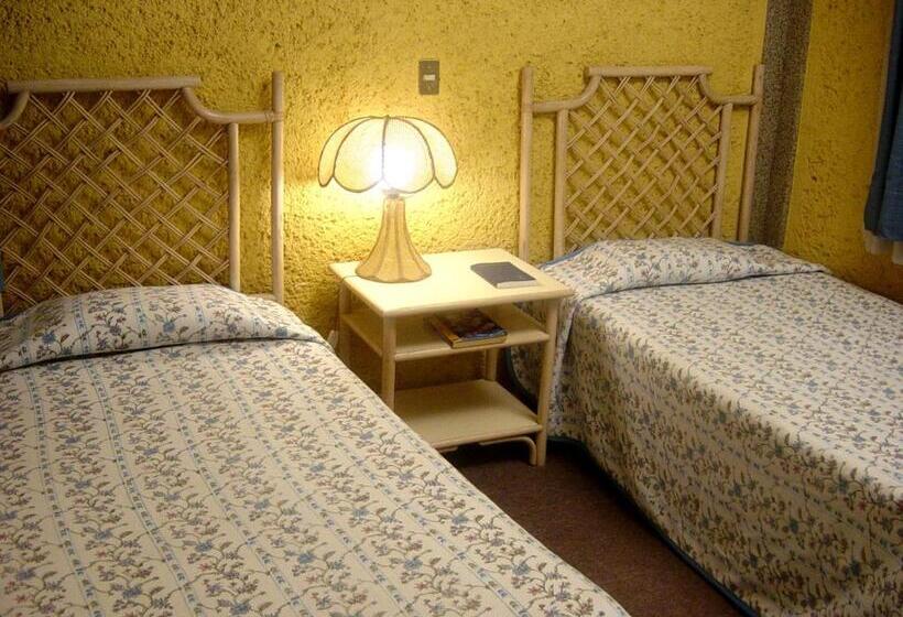 غرفه قياسيه سريرين مزدوجين, Villa Monarca Inn