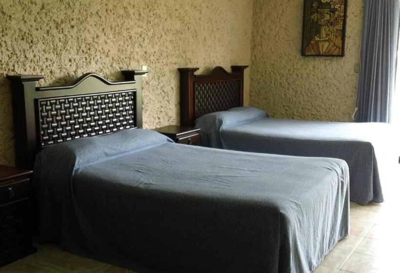 غرفه قياسيه سريرين مزدوجين, Villa Monarca Inn