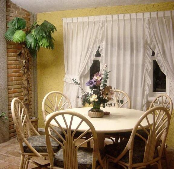 فيلا غرفتين نوم, Villa Monarca Inn