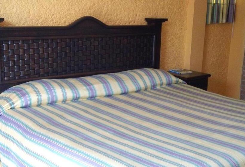 غرفة قياسية سرير كينج, Villa Monarca Inn