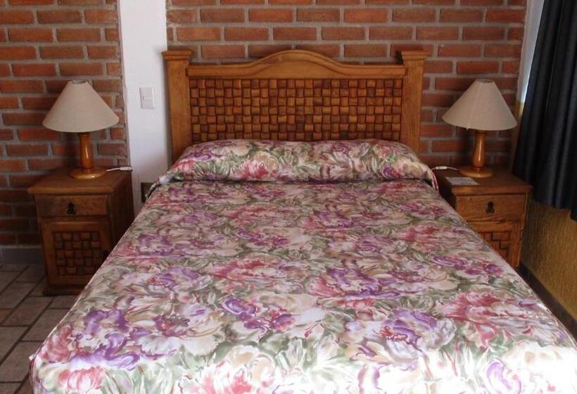 غرفه قياسيه سريرين مزدوجين, Villa Monarca Inn