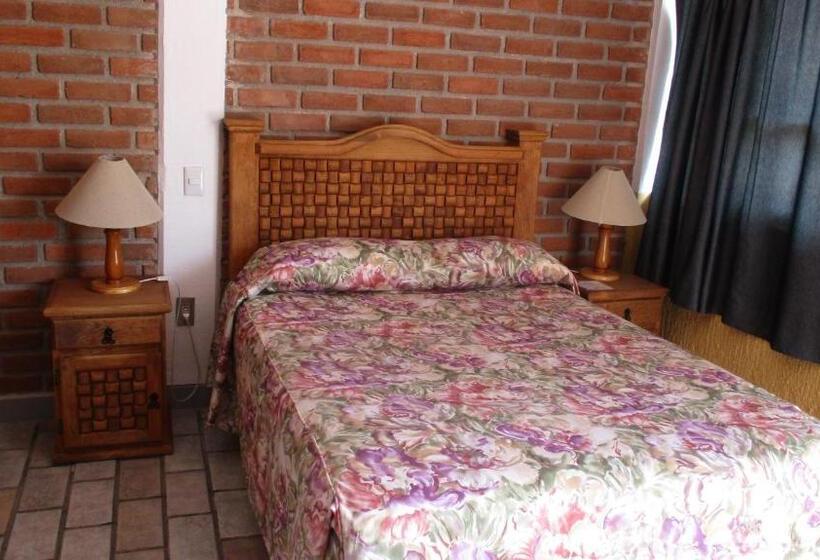 غرفه قياسيه سريرين مزدوجين, Villa Monarca Inn