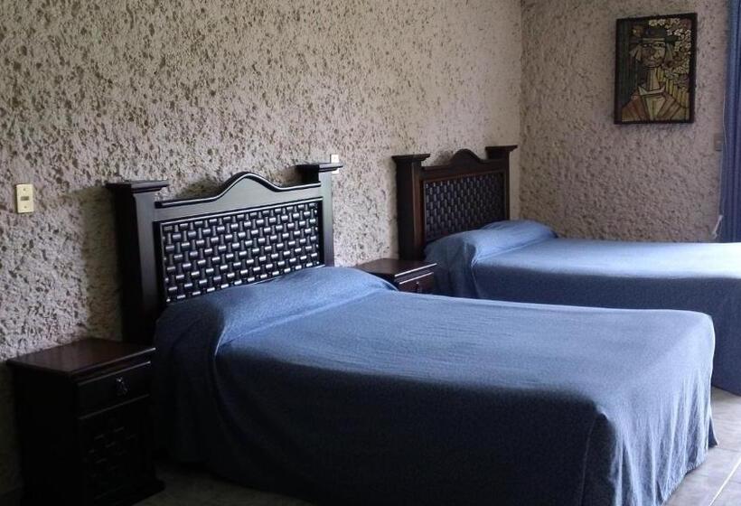 غرفه قياسيه سريرين مزدوجين, Villa Monarca Inn