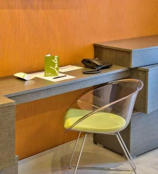 اتاق استاندارد برای معلولان, Jules Suites