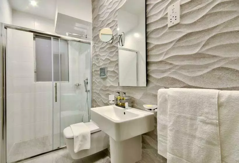 استودیوی لوکس, Jules Suites