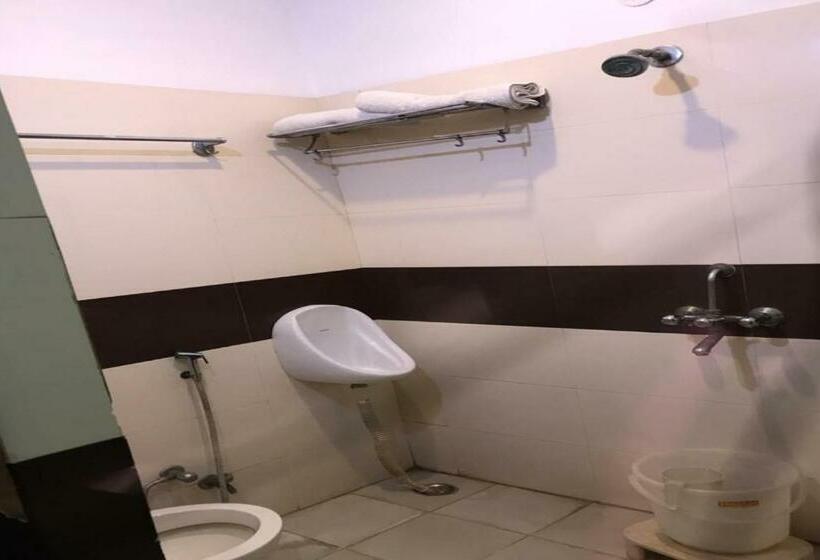 Трехместный Номер Классика, Oyo 82544  Rajni Guest House