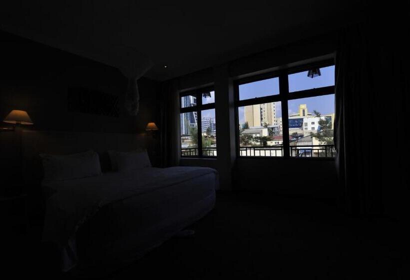 اتاق خانوادگی, Gloria