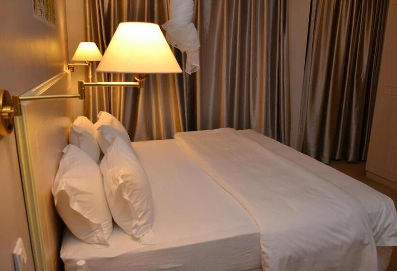 اتاق استاندارد یک نفره, Gloria