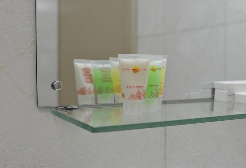 اتاق استاندارد, Gloria