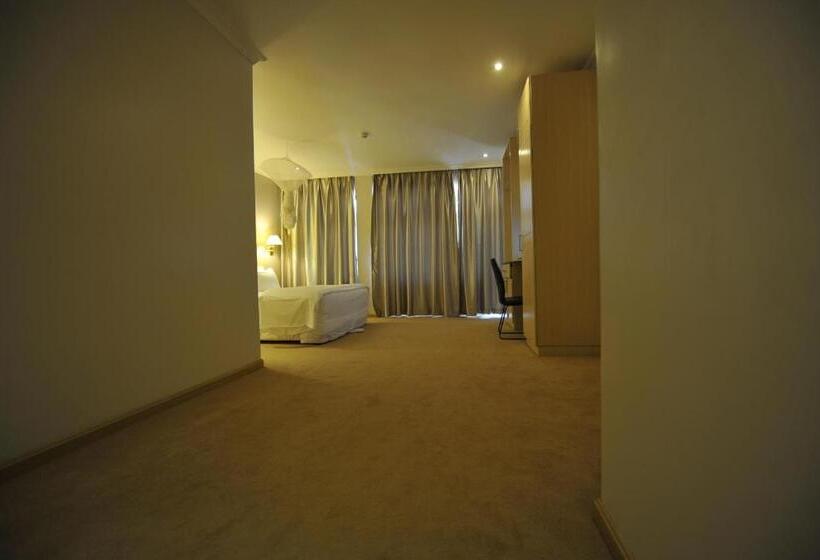 اتاق سوپریور, Gloria