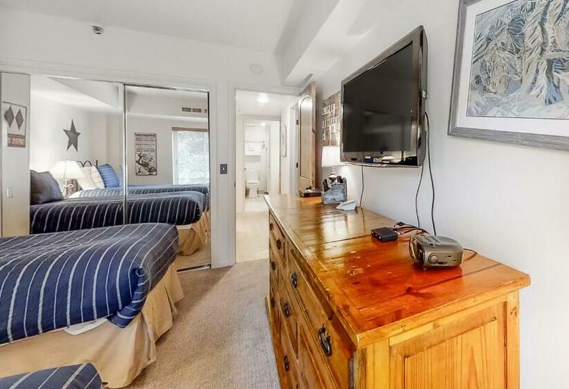 침실 2개 아파트, Park Station Condominiums 234