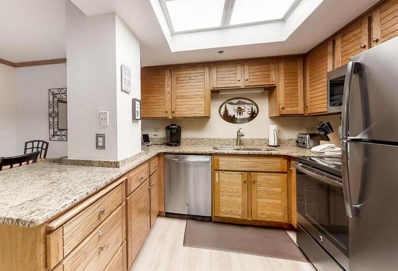 침실 2개 아파트, Park Station Condominiums 234