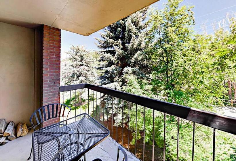 침실 2개 아파트, Park Station Condominiums 234