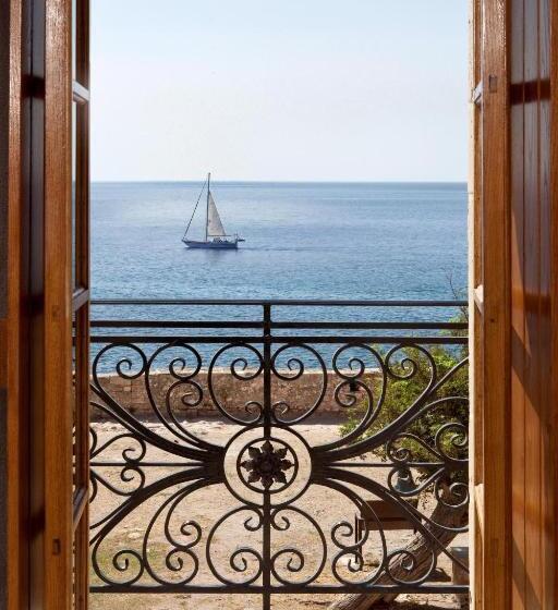 جناح ديلوكس, Theophano Art