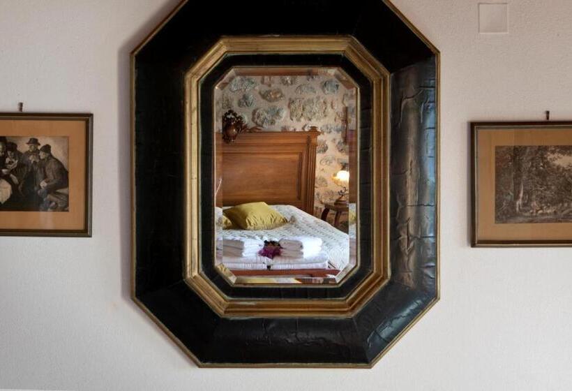 جناح ديلوكس, Theophano Art