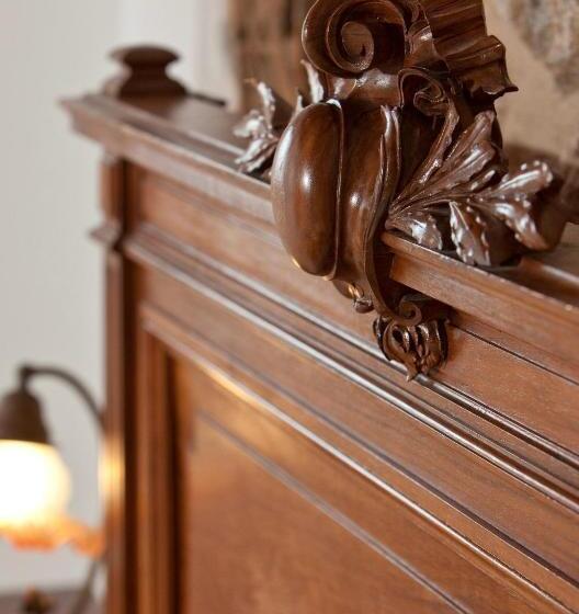 جناح ديلوكس, Theophano Art