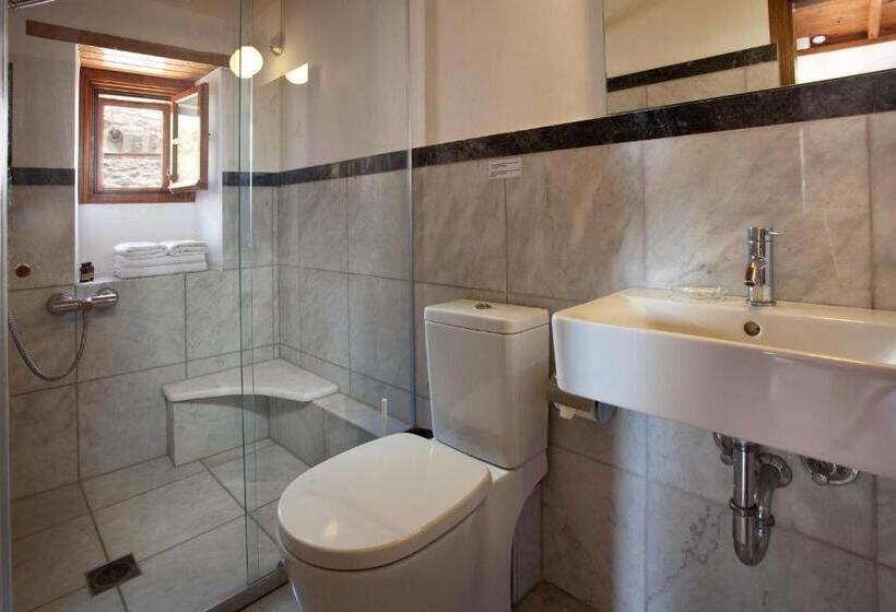 غرفة قياسية, Theophano Art