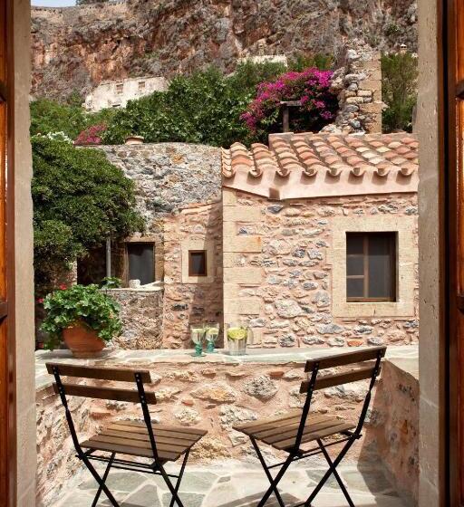 غرفة قياسية مزوَّدة بشُرفة, Theophano Art