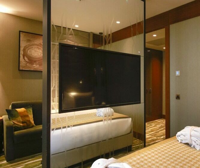 سوییت جونیور, Titanic Chaussee Berlin