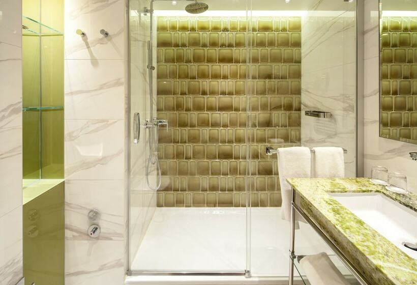 اتاق کلاسیک سه تخته, Titanic Chaussee Berlin