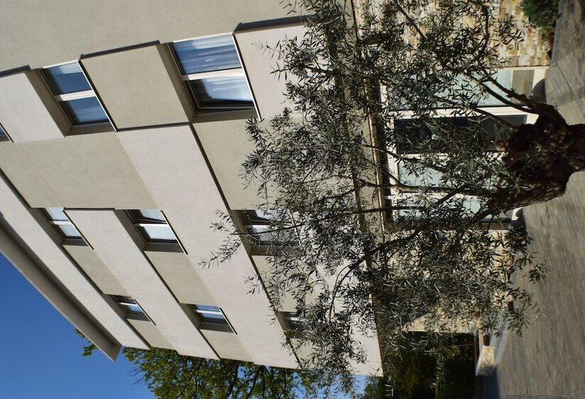 اتاق خانوادگی, Wine Hotel Cesarica