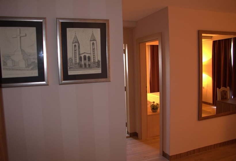 اتاق خانوادگی, Wine Hotel Cesarica